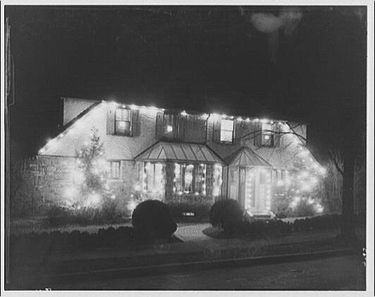 1937 house Christmas illumination