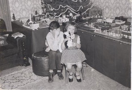 50s_kids_w_raised_rr_plasticville_bw.jpg