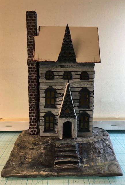 House almost done. Chimney is not glued on yet.