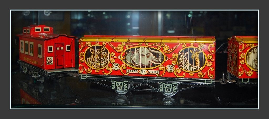 CIRCUSTRAIN2.jpg