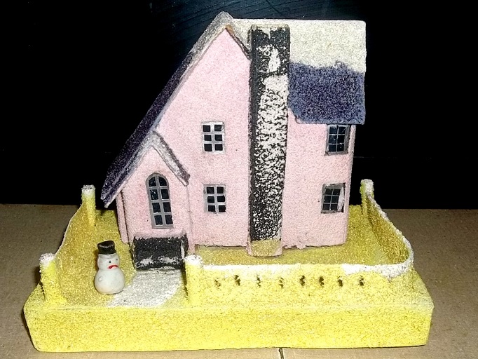 Janets pink house 001.JPG