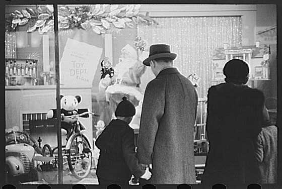 Christmas store front in Proveidnce, RI 1940