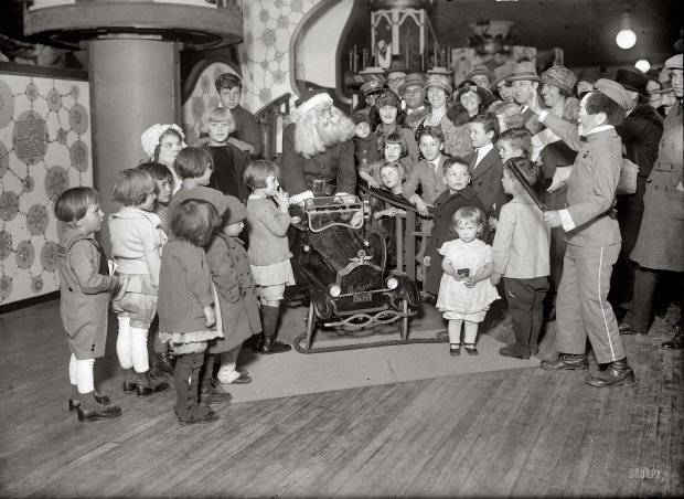 1920s Macy's Santa with kids